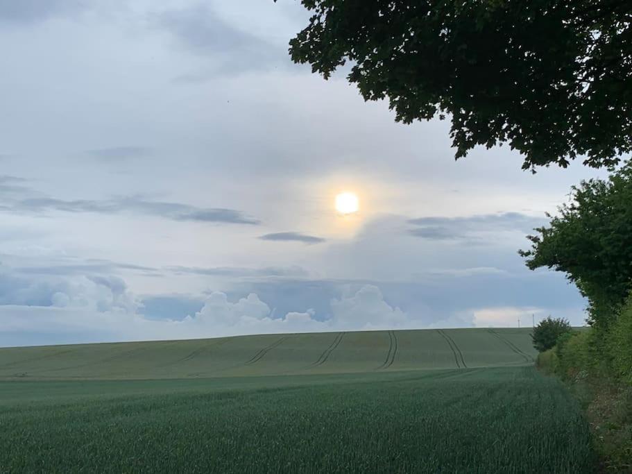 Romantic Shepherds Hut With Stunning Sunsets Hollingbourne Экстерьер фото