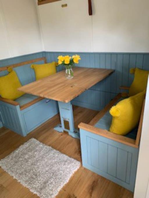 Romantic Shepherds Hut With Stunning Sunsets Hollingbourne Экстерьер фото