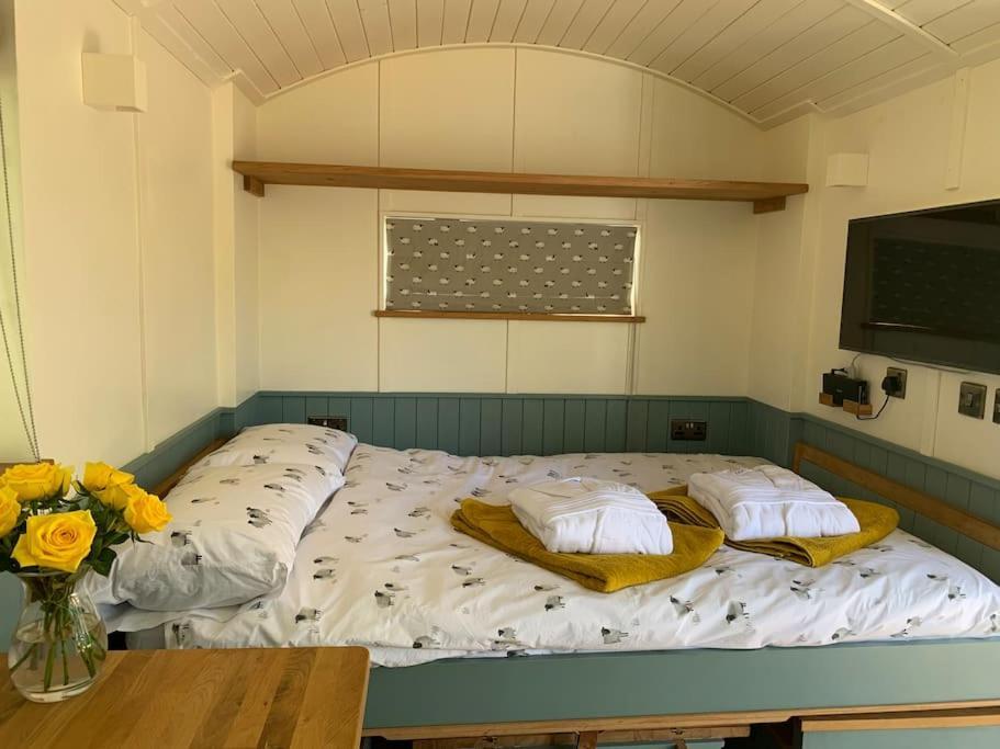 Romantic Shepherds Hut With Stunning Sunsets Hollingbourne Экстерьер фото